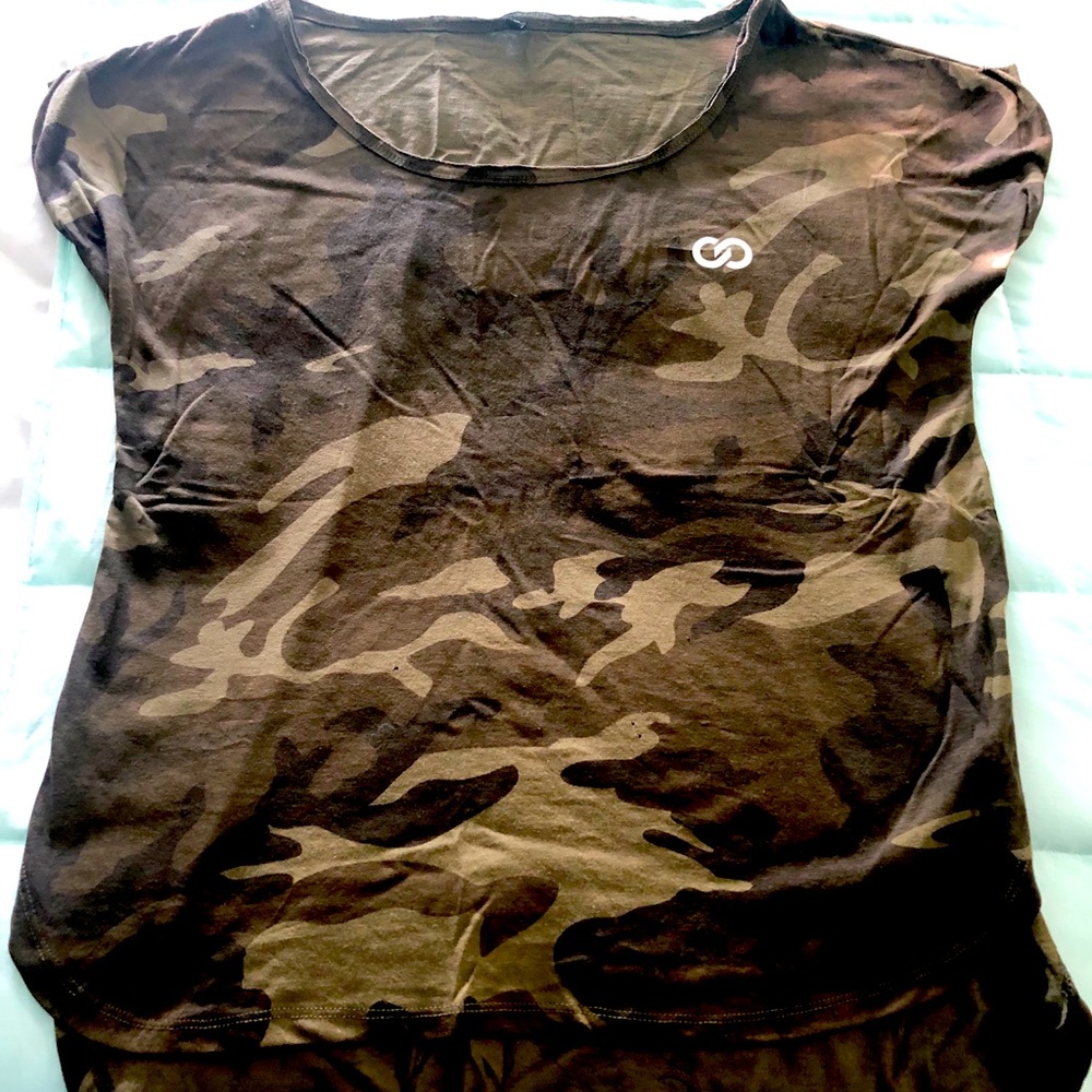 Just strong camouflage tee shirt